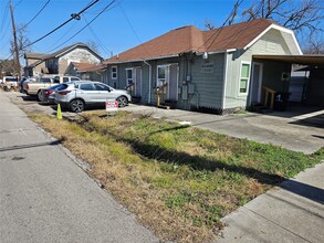 Building Photo - 7501 Hillsboro St