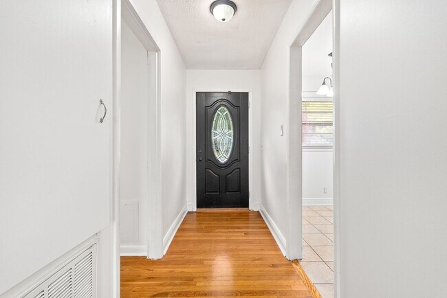 Building Photo - 305 Highland Ave