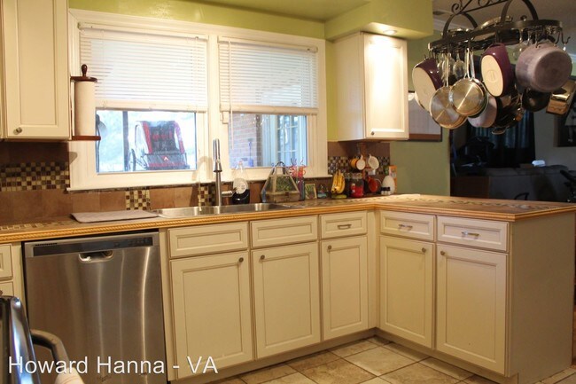 Building Photo - 3 br, 2 bath House - 1341 Devonshire Court