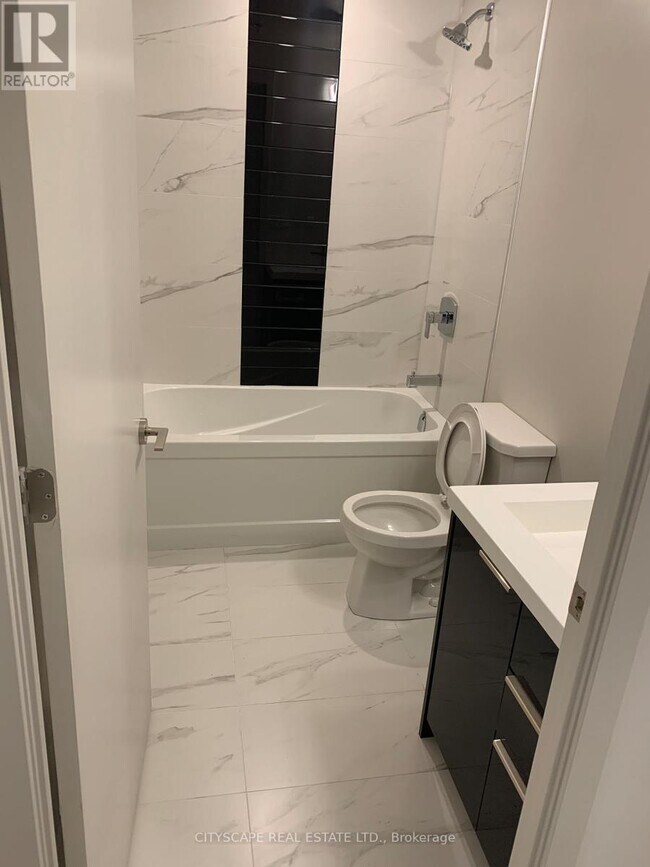 Photo du bâtiment - 306-390 GLEN EVEREST Rd