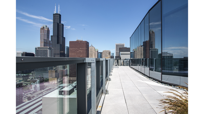 Terrace - 601 S Clark St
