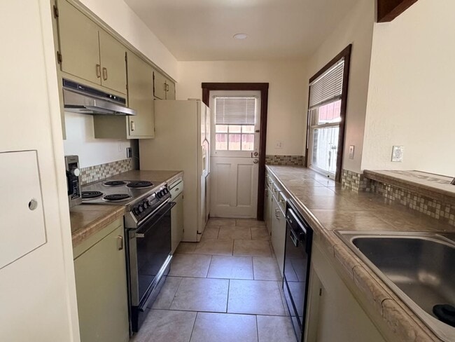 Building Photo - 3 Bed, 2 Bath Condo in Bear Valley READY NOW!