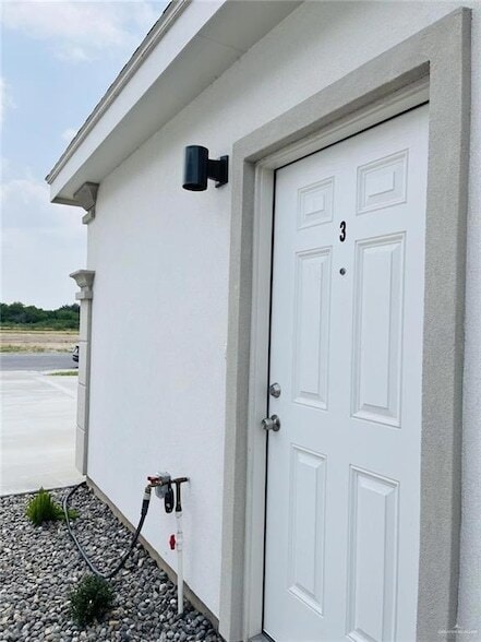 Building Photo - 1513 Shavano Dr