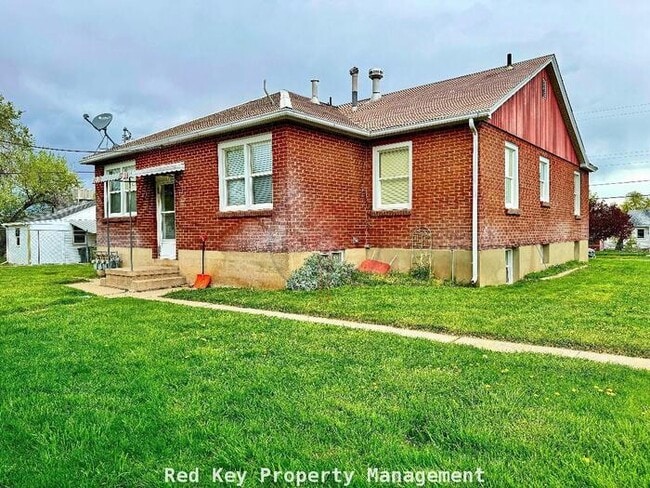 Building Photo - Utah Ave Triplex #2