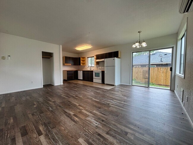 Building Photo - Welcome Home 3BD/1BA Home on Corner Lot