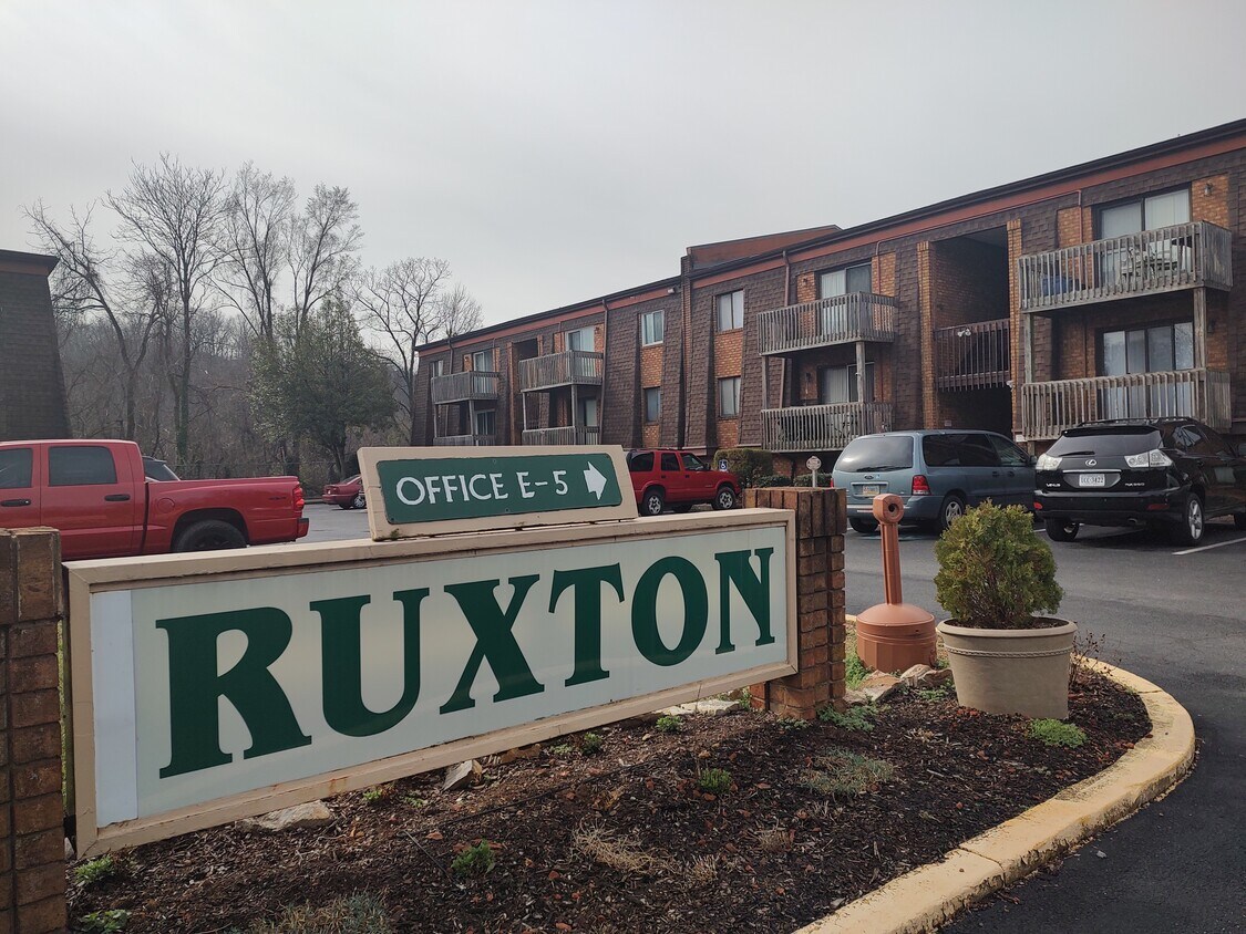 2840 Colonial Ave SW Unit B, Roanoke, VA 24015 Condo for Rent in