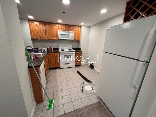 Building Photo - 24 Queensberry St