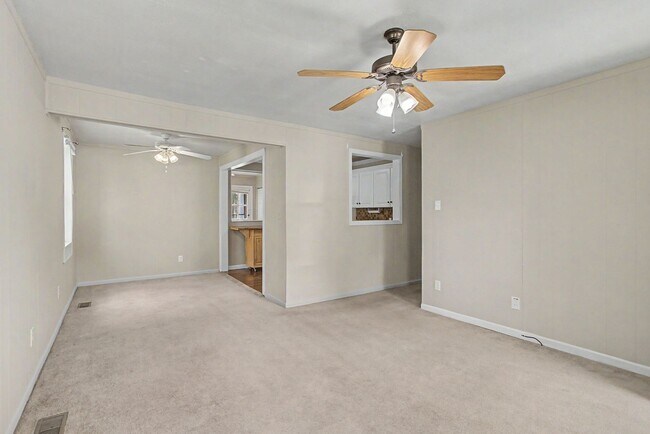 Building Photo - 317 Maney Dr