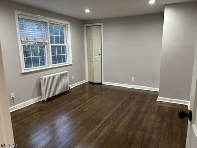 Building Photo - 112 Lincoln Park E