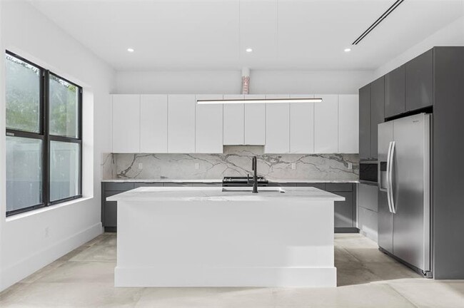 Foto del edificio - 3294 SW 15th Ave