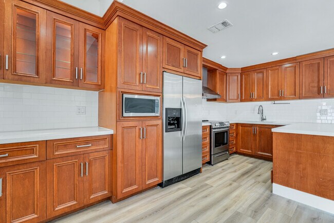 Building Photo - 3540 SW 17th St