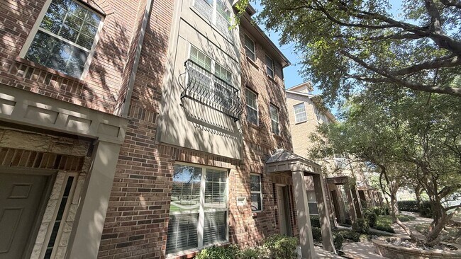 Foto del edificio - 3912 Amberwood Dr