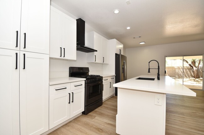 Building Photo - STUNNING 4 BEDROOM HOUSE WITH 3 CAR GARAGE...