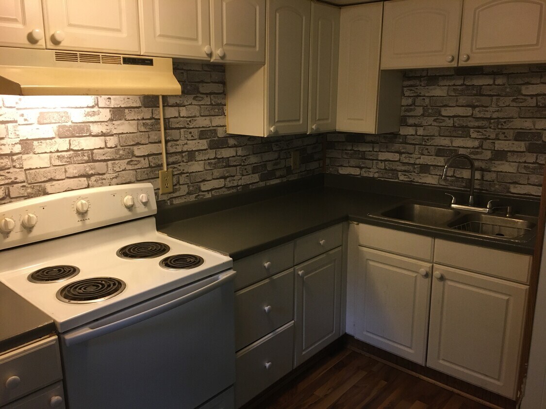 Primary Photo - 2227 Highland Park Dr