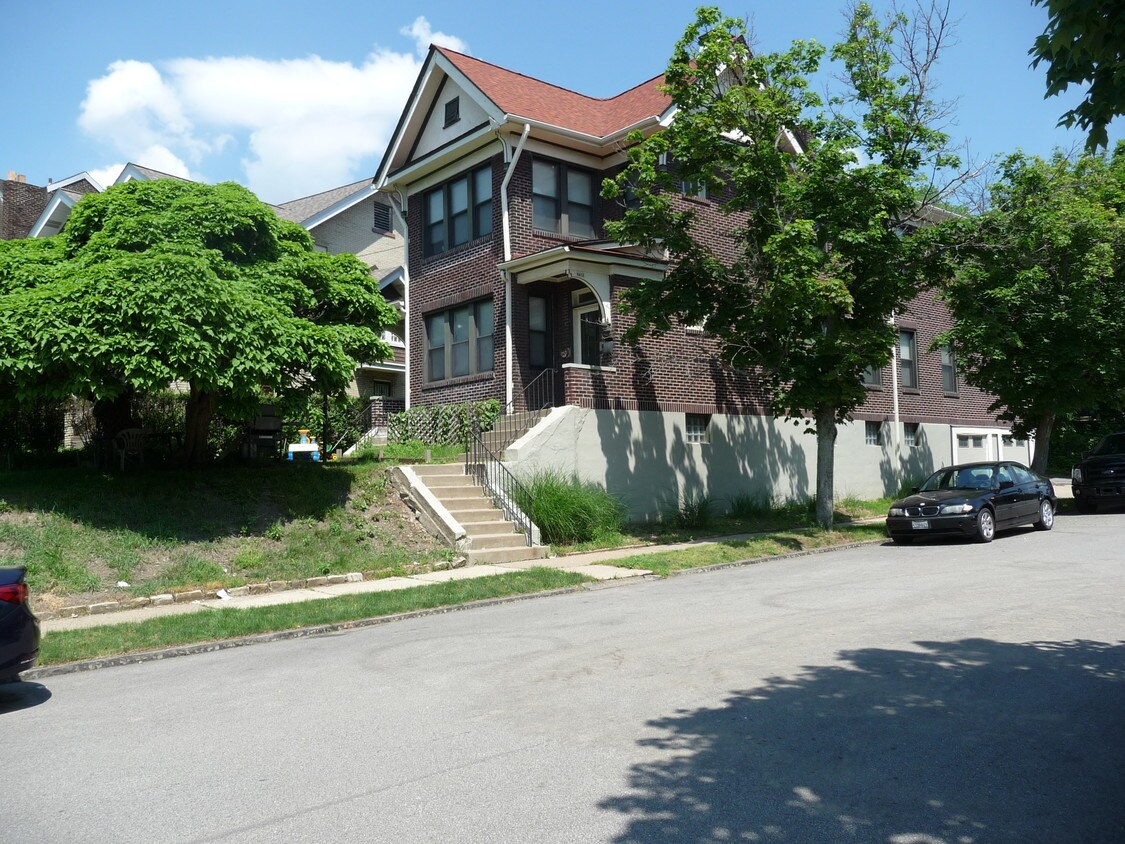 Primary Photo - 6473 Monitor St