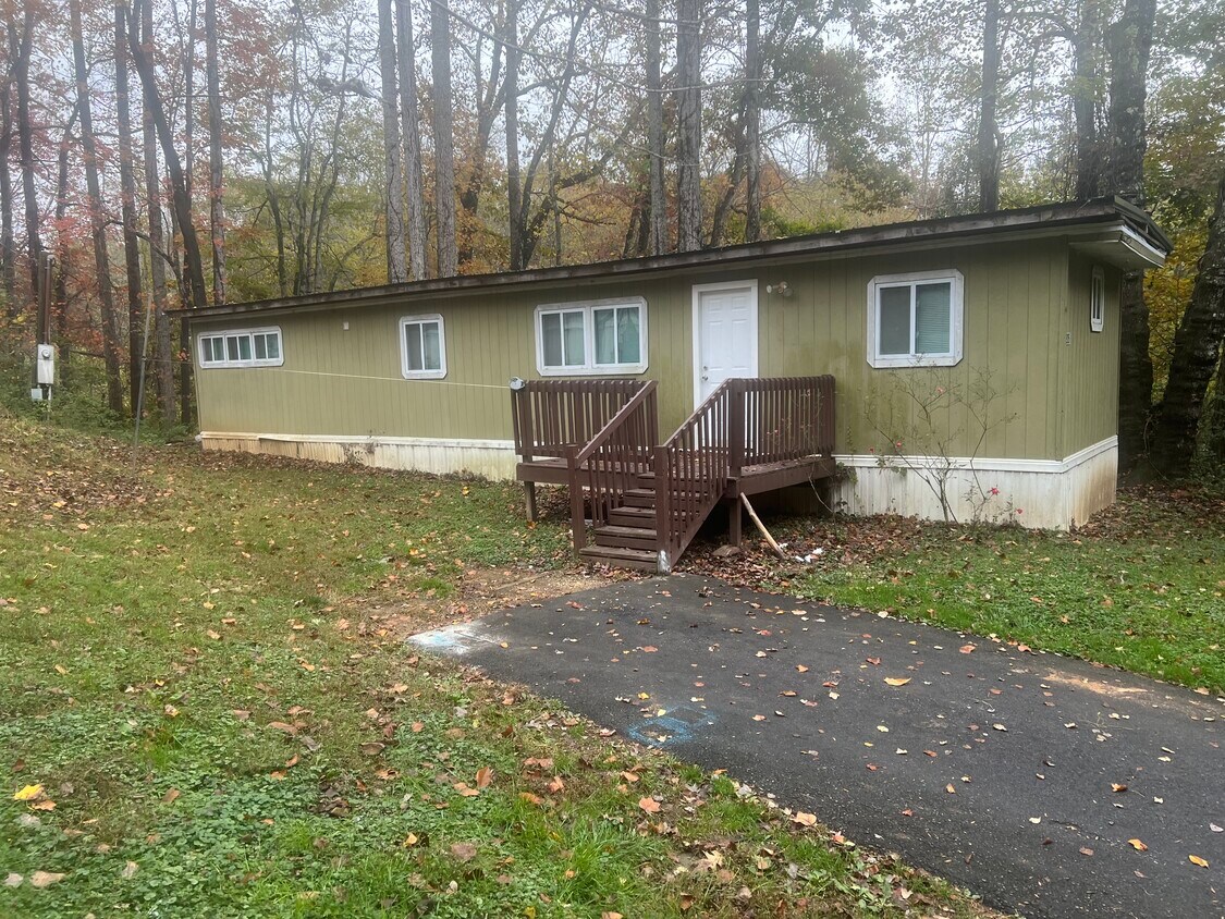 Primary Photo - 205 Cherry Tree Dr