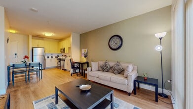 Building Photo - 545 Bedford St