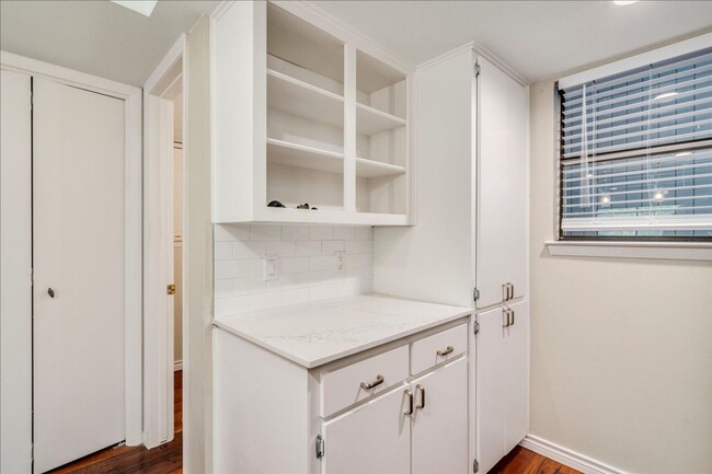 Building Photo - 1411 Norwalk-207