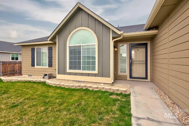 Building Photo - 690 SW Miner St