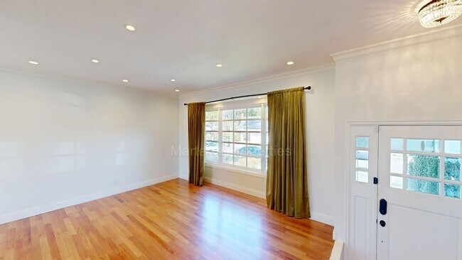 Building Photo - Large Spacious Home with a Pool!