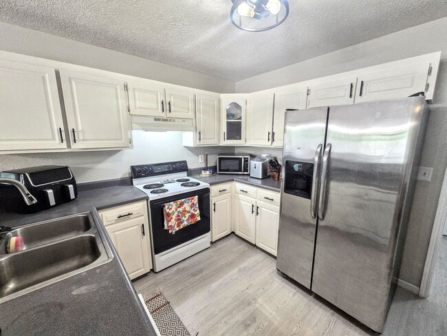 Building Photo - 13640 Tassel Rd