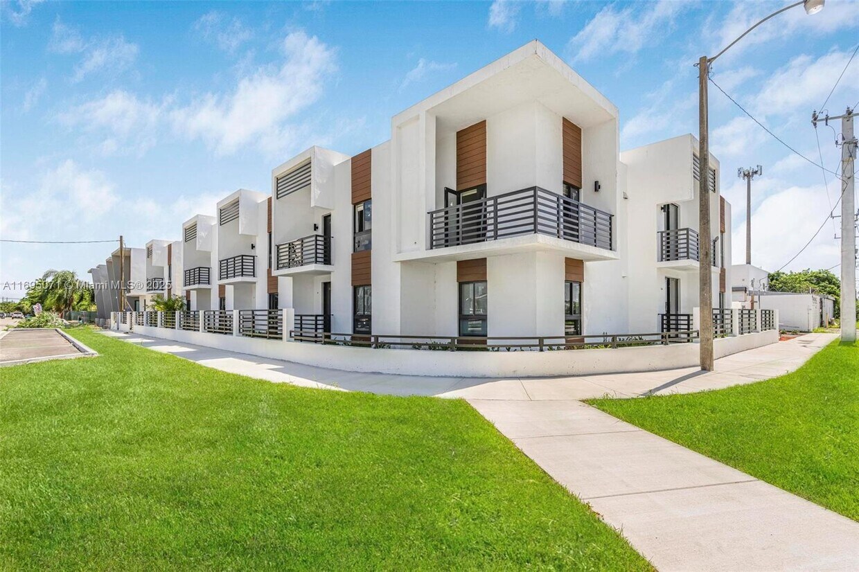 Foto principal - 16955 SW 100th Ave