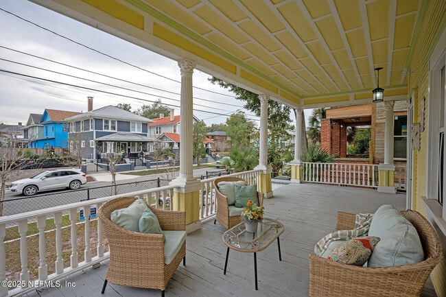 Building Photo - 343 7th St W