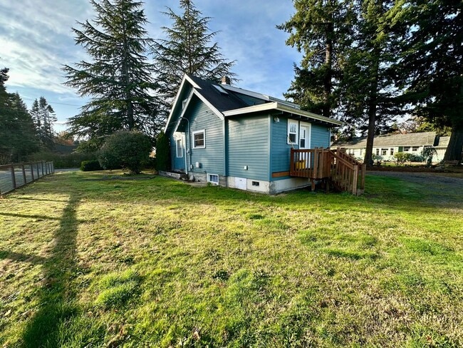 Building Photo - 2728 Cedarwood Ave