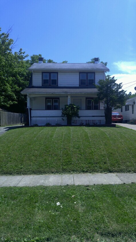Building Photo - 573 E Avondale Ave