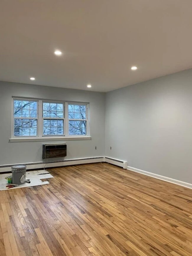 Building Photo - 229 E 237th St