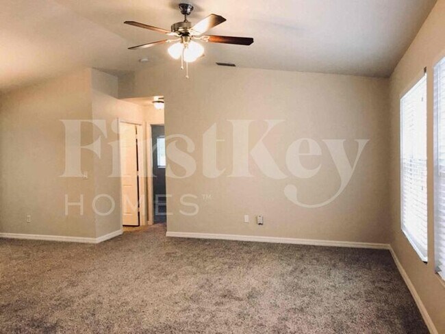 Building Photo - 3240 Alesio Ave