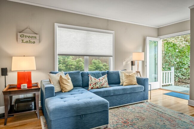 Foto del edificio - 5919 Kirkwood Pl N