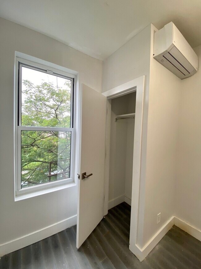 Foto del edificio - 416 Rogers Ave