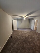 3BR, 2.5 bath- 1,675 sq ft master bedroom - Willow Oaks