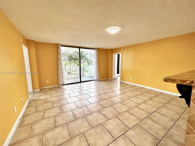 Foto del edificio - 13499 Biscayne Blvd