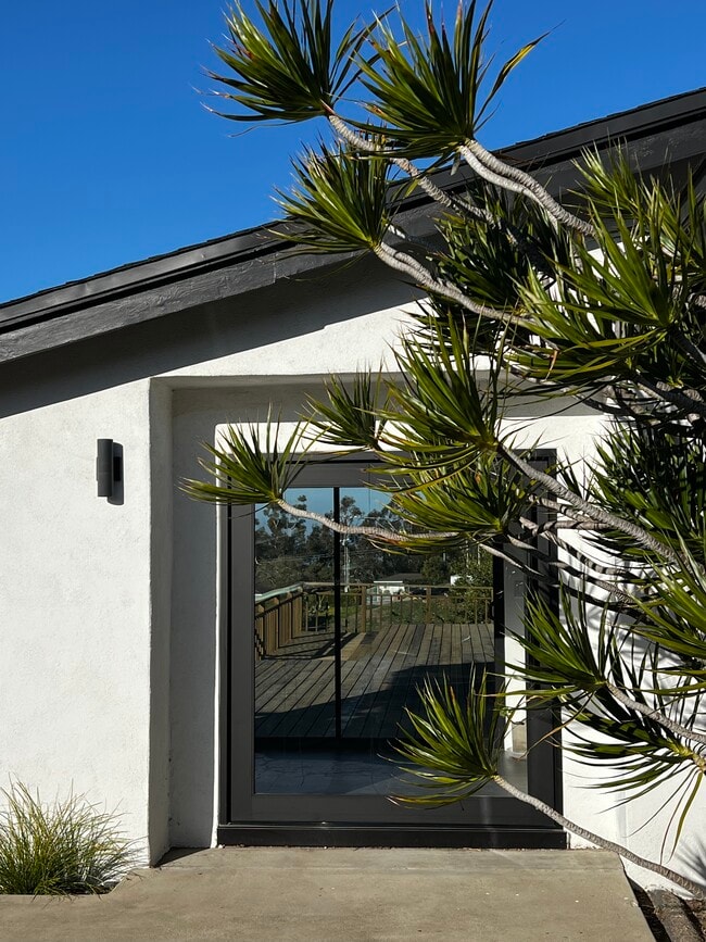 Building Photo - 353 Mariposa Dr