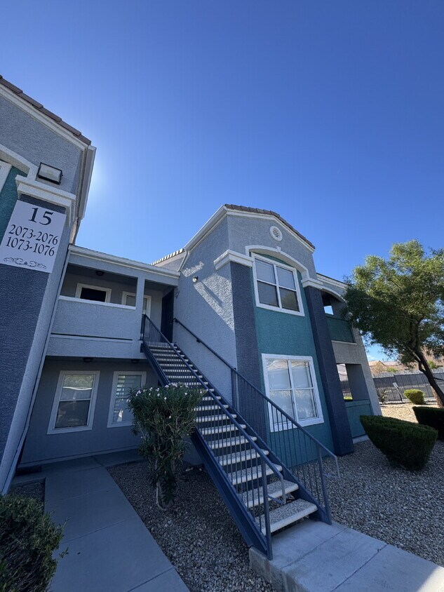 Foto principal - 2 Bed, 2 Bath Condo