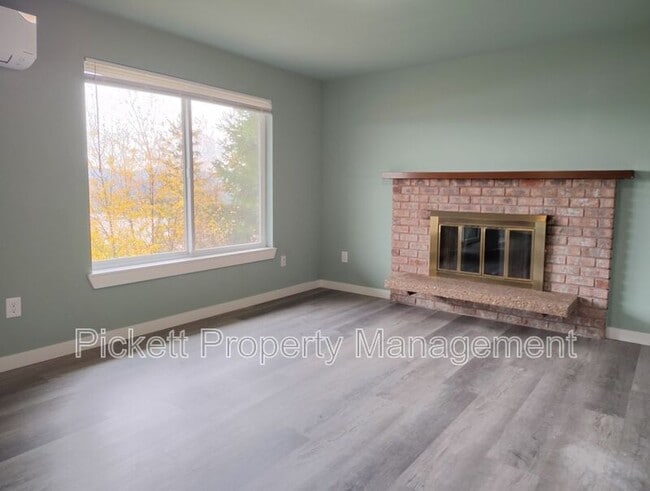 Building Photo - 3340 Narrows View Ln NE