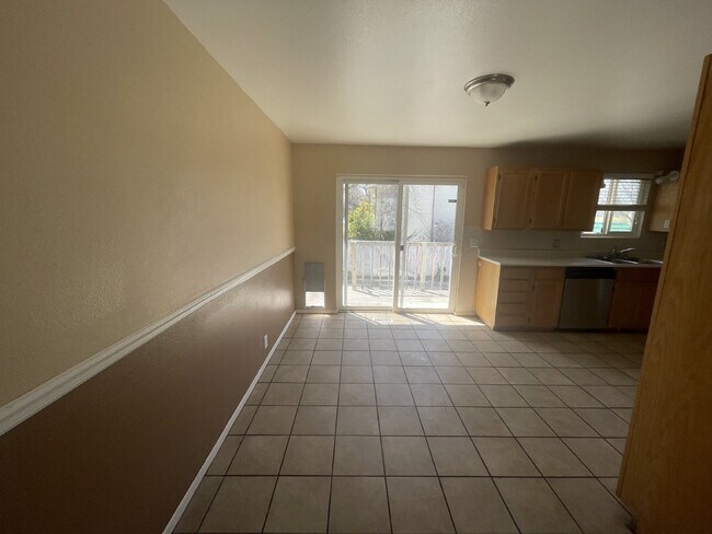Foto del edificio - Spacious 6-Bed Oasis with Finished Basement & Cozy Fireplace.