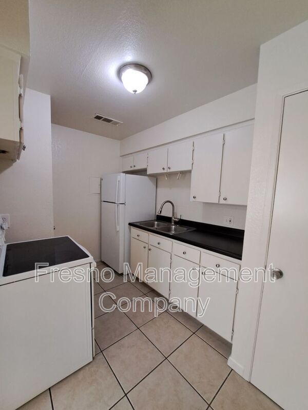 Foto del edificio - 122 N College Ave
