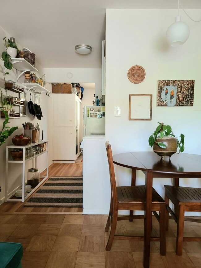 Building Photo - 900 E Prospect St