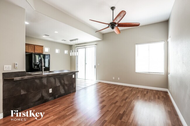 Foto del edificio - 8285 Harvest Spring Pl