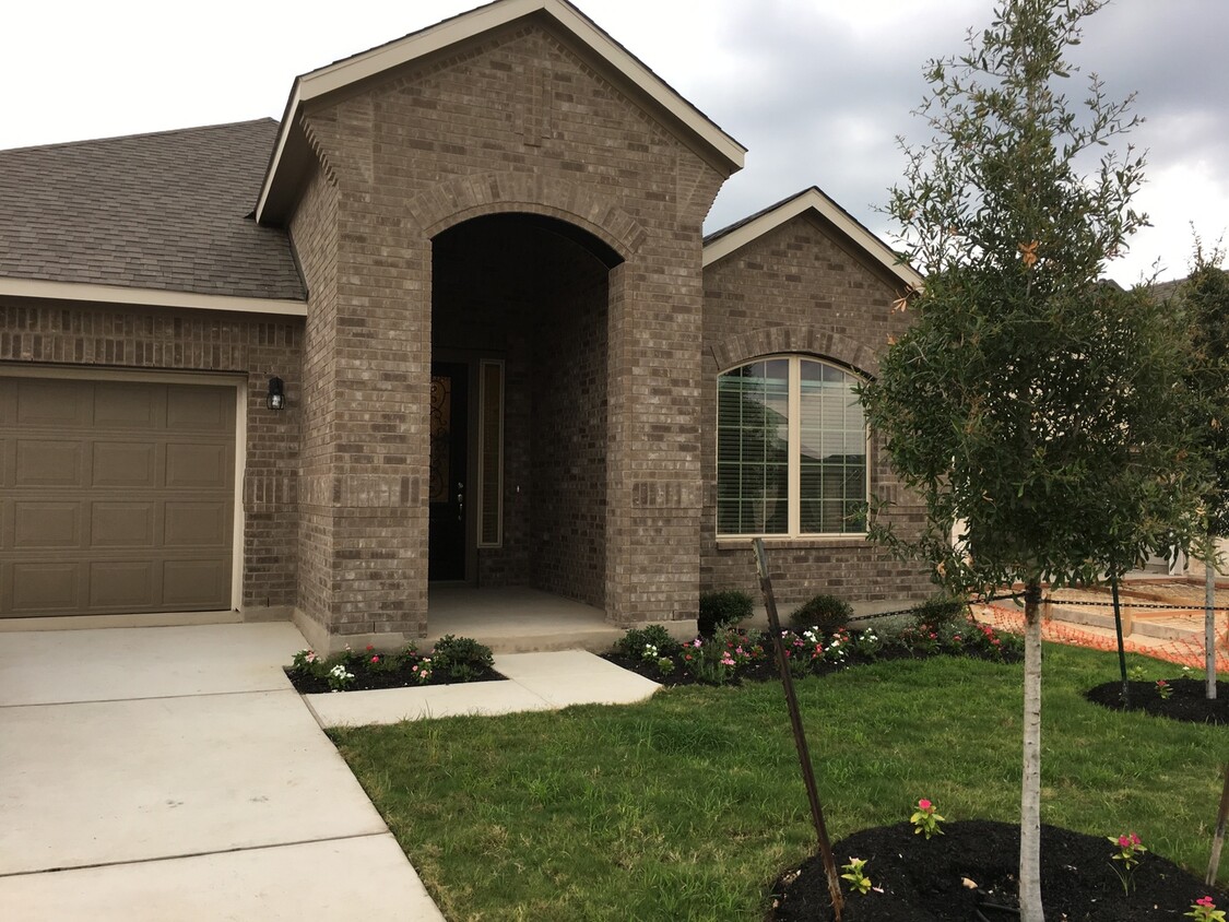 Foto principal - BEAUTIFUL 3/2 WITH OFFICE IN LEANDER'S HAZ...