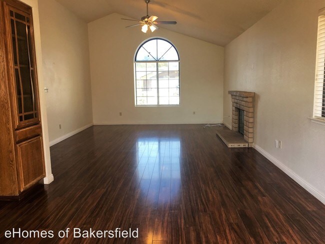 Building Photo - 2821 Ravall St