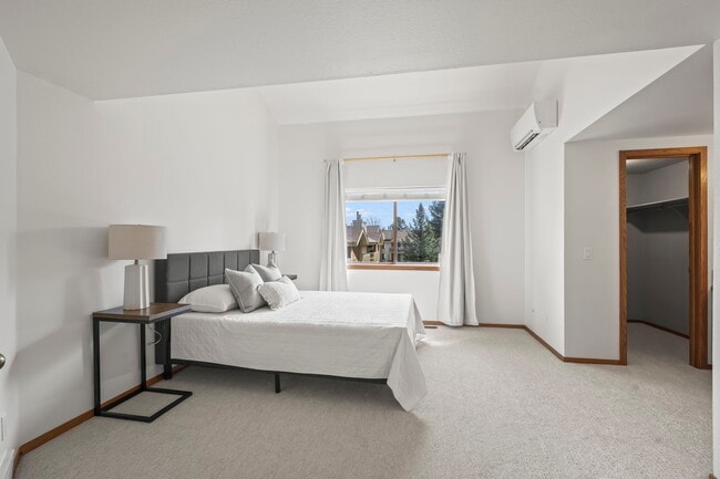 Master Bedroom - 501 Manhattan Dr