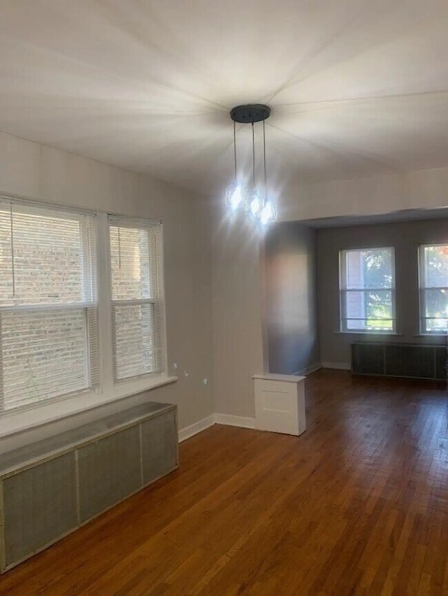 Building Photo - 4925 W Henderson St