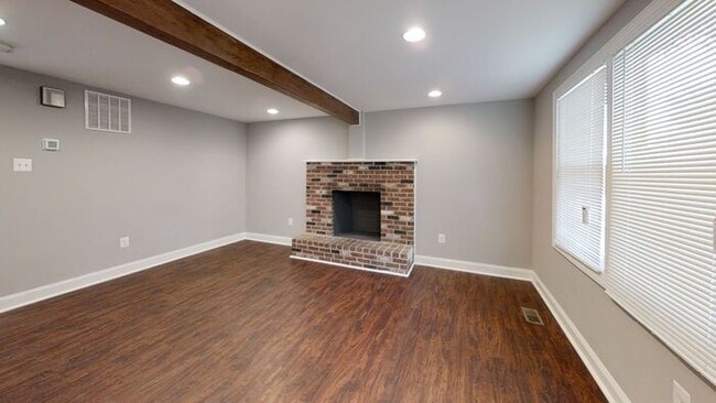 Building Photo - 3 Bedrooms 2.5 Bathrooms in Reisterstown