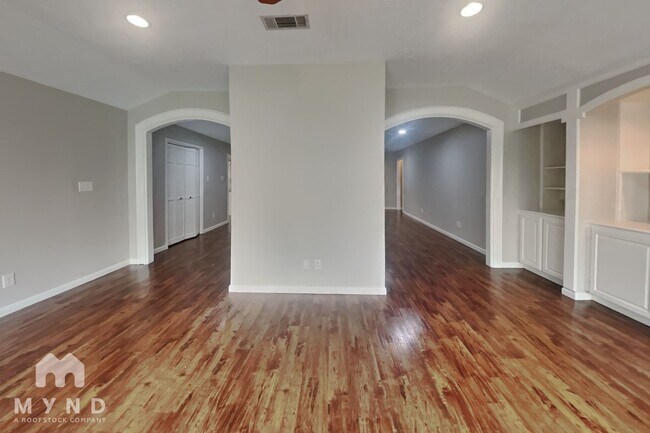 Foto del edificio - 16915 Misty Creek Dr