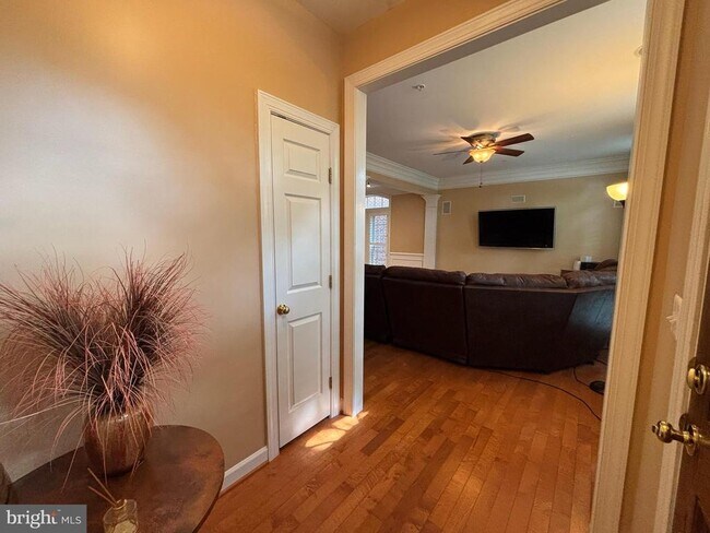 Foto del edificio - 8006 Reserve Way
