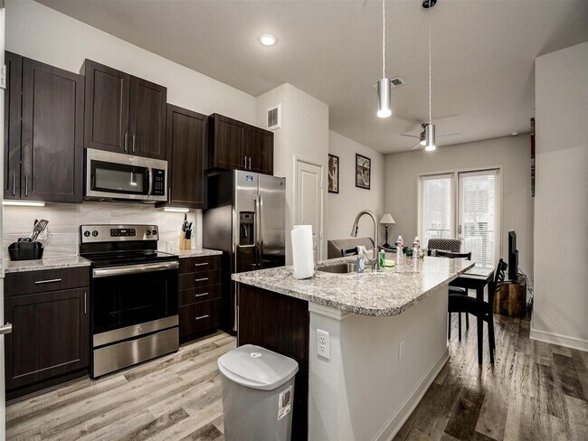Foto del edificio - 13460 Inwood Rd